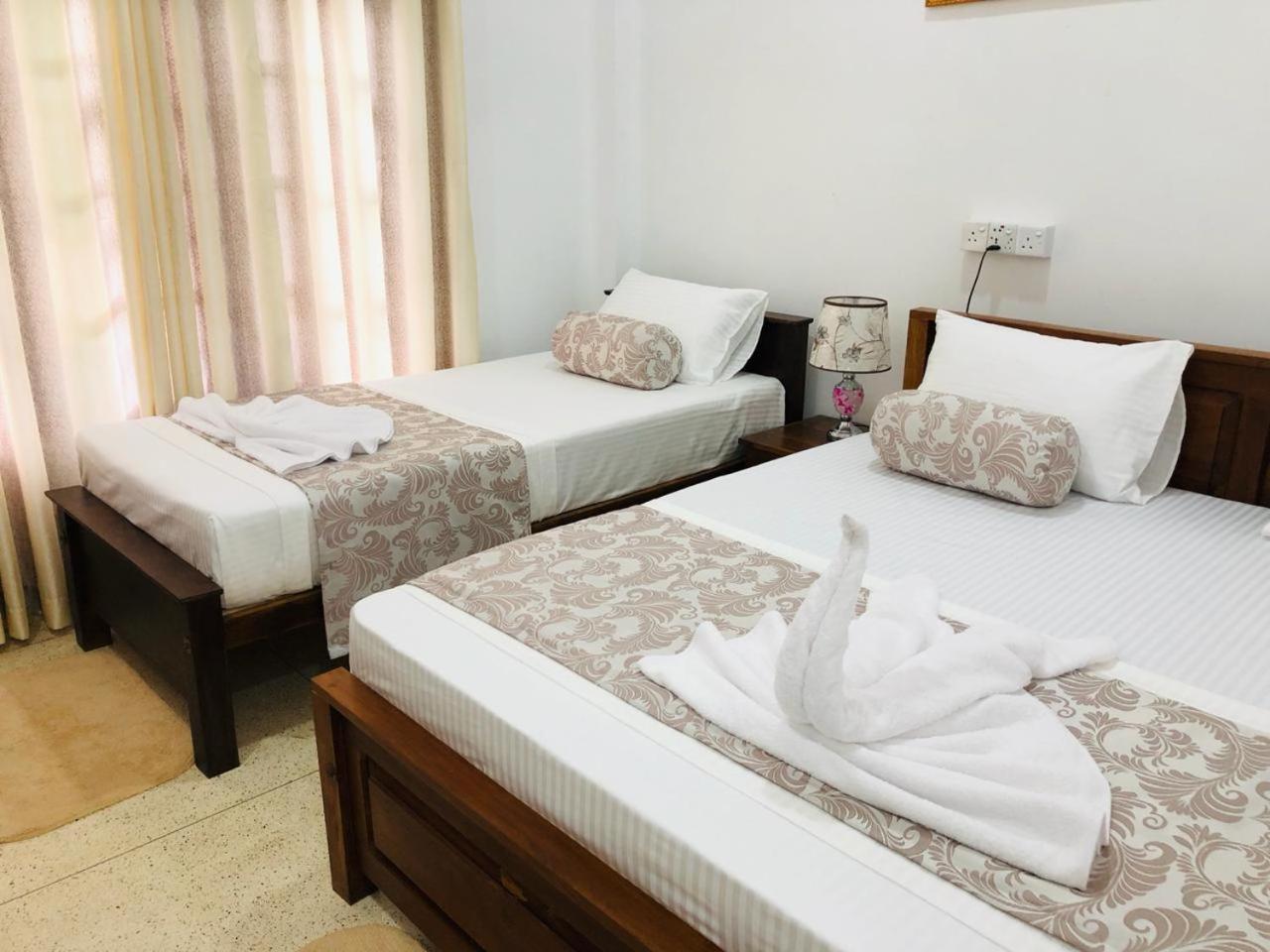 אנוראדפורה Mindana Residence מראה חיצוני תמונה